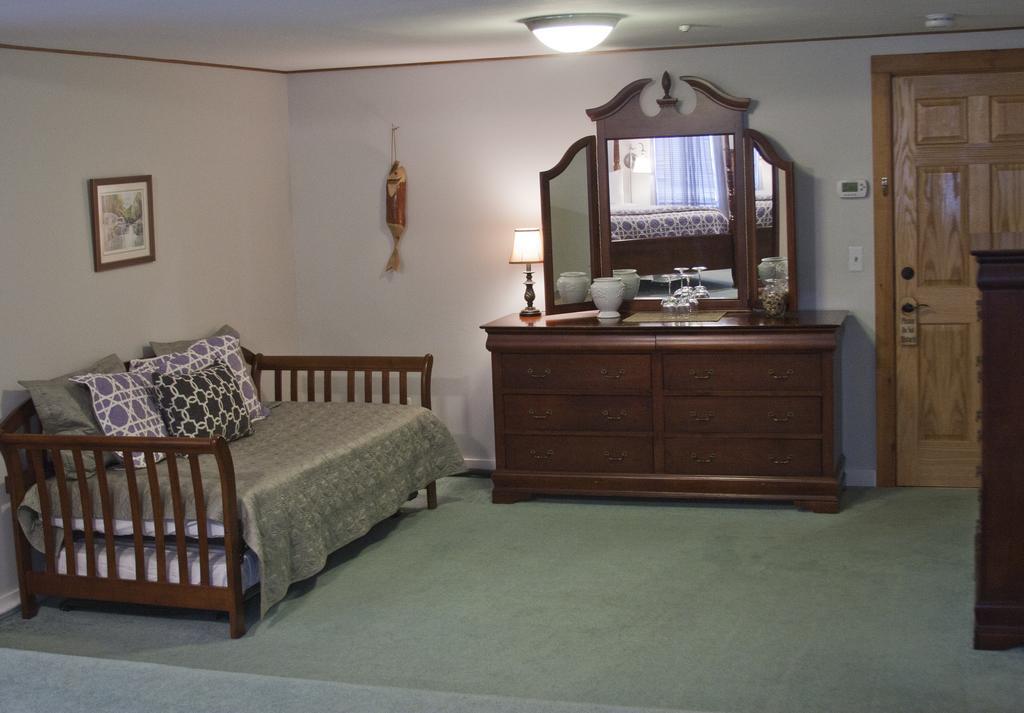The Vermont Inn Mendon Экстерьер фото