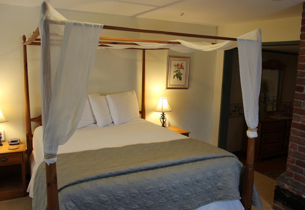 The Vermont Inn Mendon Экстерьер фото