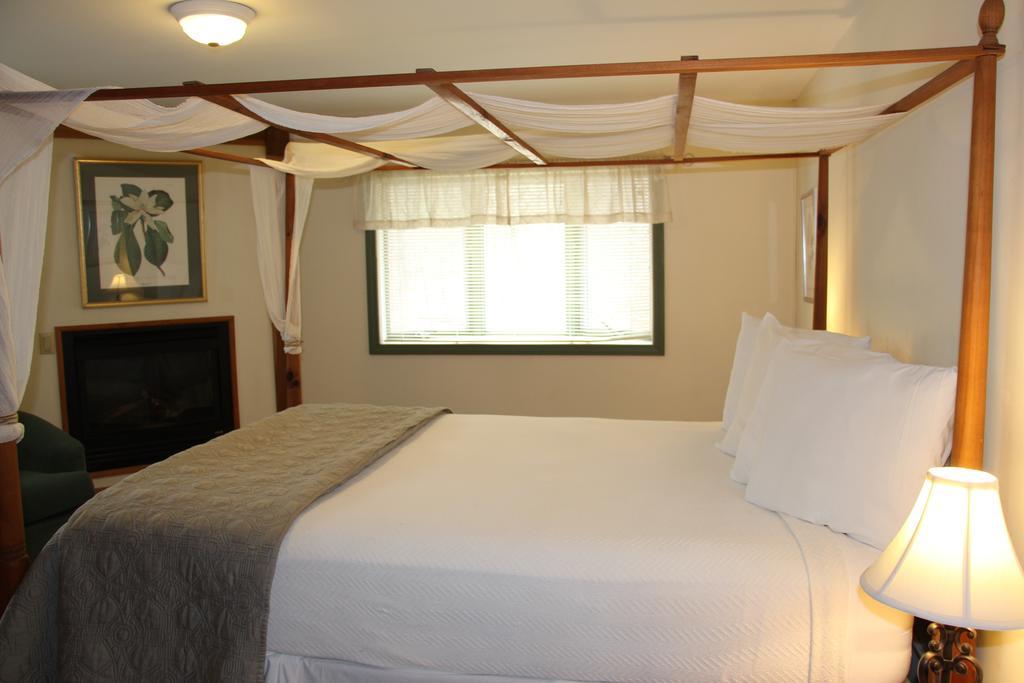 The Vermont Inn Mendon Экстерьер фото