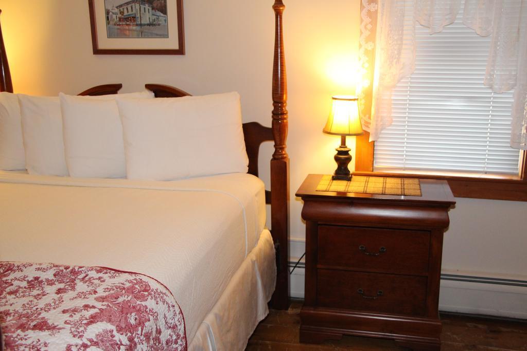 The Vermont Inn Mendon Экстерьер фото