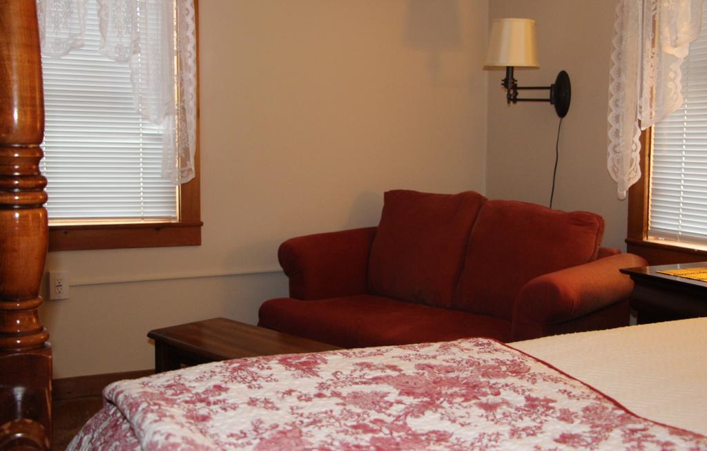 The Vermont Inn Mendon Экстерьер фото